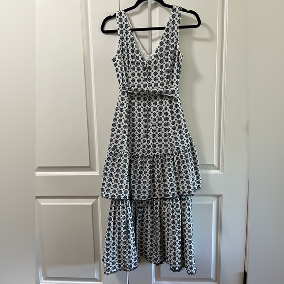 Blue and white floral Taylor midi dress, size 4 - Picture 4 of 5